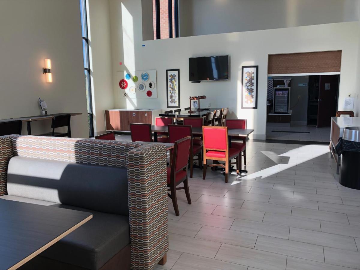 Holiday Inn Express Hotel & Suites Franklin By Ihg Exterior photo