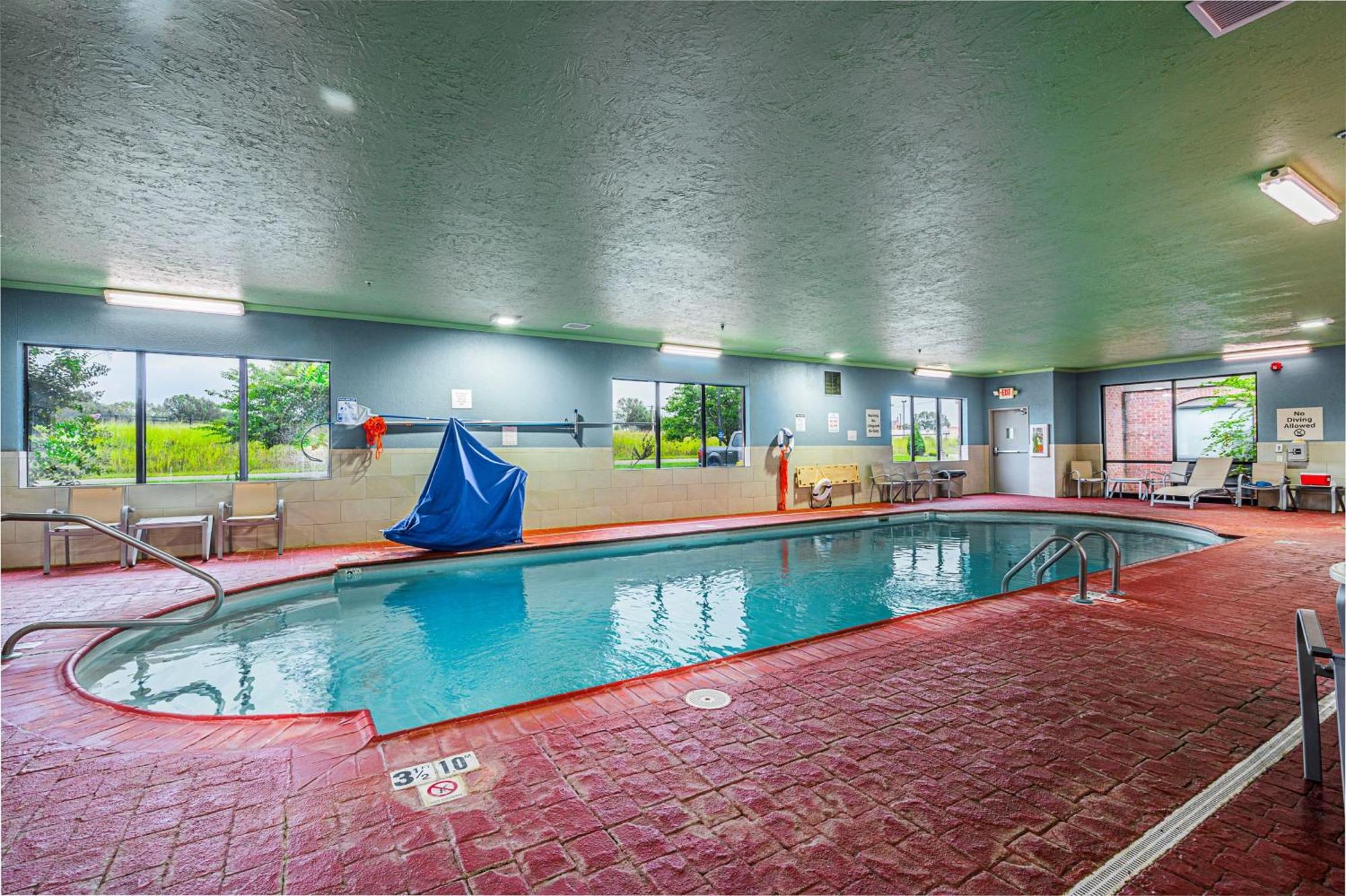 Holiday Inn Express Hotel & Suites Franklin By Ihg Exterior photo